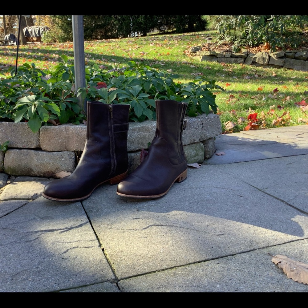 UGG Expresso Leather Finnegan W 10. Great Condition - Picture 2 of 12